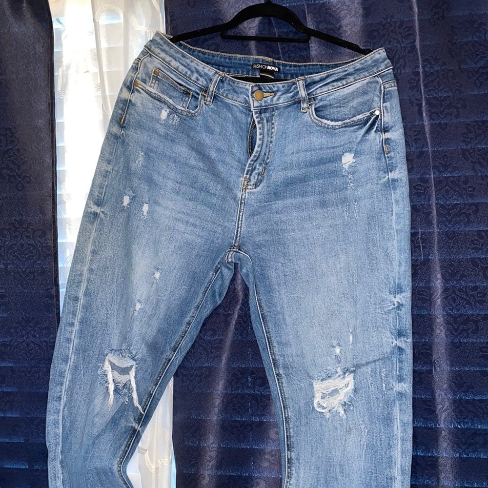 Fashion Nova ripped blue jeans